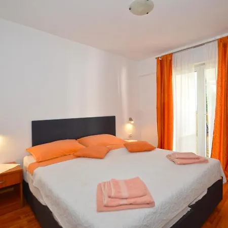 Apartment Ljiljana *